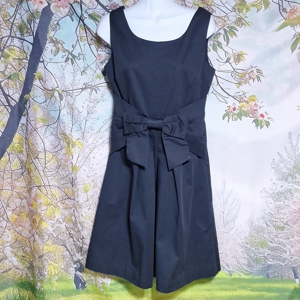 Kate Spade size 6 classic black sleeveless dress, with bow